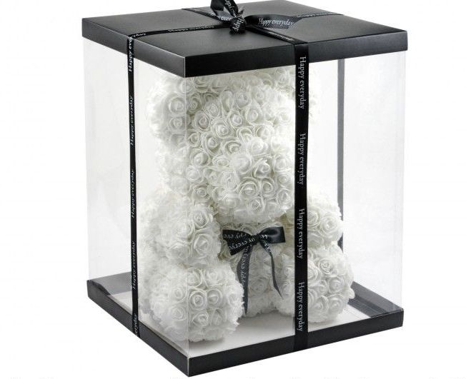 Macko z penových ruží bielej farby 36 cm v darčekovej krabici - SmileShop