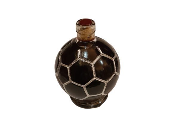 Víno vo fľaši v tvare futbalovej lopty