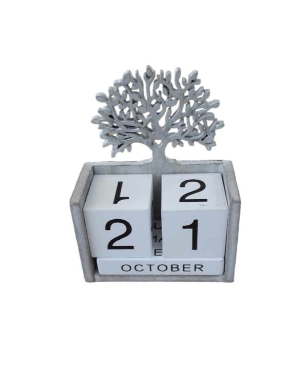 Drevený nekonečný kalendár malý Strom. Štýlový nekonečný kalendár Vám zaručí, že nezabudnete na tie najdôležitejšie dni. Skvelo sa hodí taktiež ako darček pre Vašich blízkych.