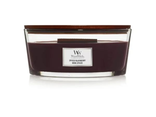 WoodWick Luxusné praskajúce vonné sviečky SPICED BLACKBERRY Lodička 453g Sviečka WoodWick s ostružinovým korením. Lahodná vôňa černíc a škorice, umocnená vôňou lístkového cesta, poliata vanilkovou polevou. Sviečka Woodwick® v elegantnom tvare lodičky s originálnym dreveným vrchnákom, zútulní Váš domov a naplní ho dlhotrvajúcou vôňou. Patentovaný tvar dreveného knôtu Hearthwick® Flame vytvára upokojujúci zvuk praskajúceho ohňa. Tancujúci plameň navodí atmosféru horiaceho krbu. drevený knôt je vyrobený špeciálnou technológiou, vďaka ktorej zabezpečuje rýchlejšie prevoňanie interiéru. Hladká zmes sójového vosku a najkvalitnejšieho parafínu je zmiešaná s čistými prírodnými esenciami. Sviečka WoodWick Vám ponúka 40 hodín skutočného potešenia z vône.